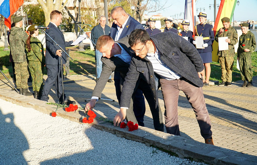 В Евпатории почтили память великого полководца